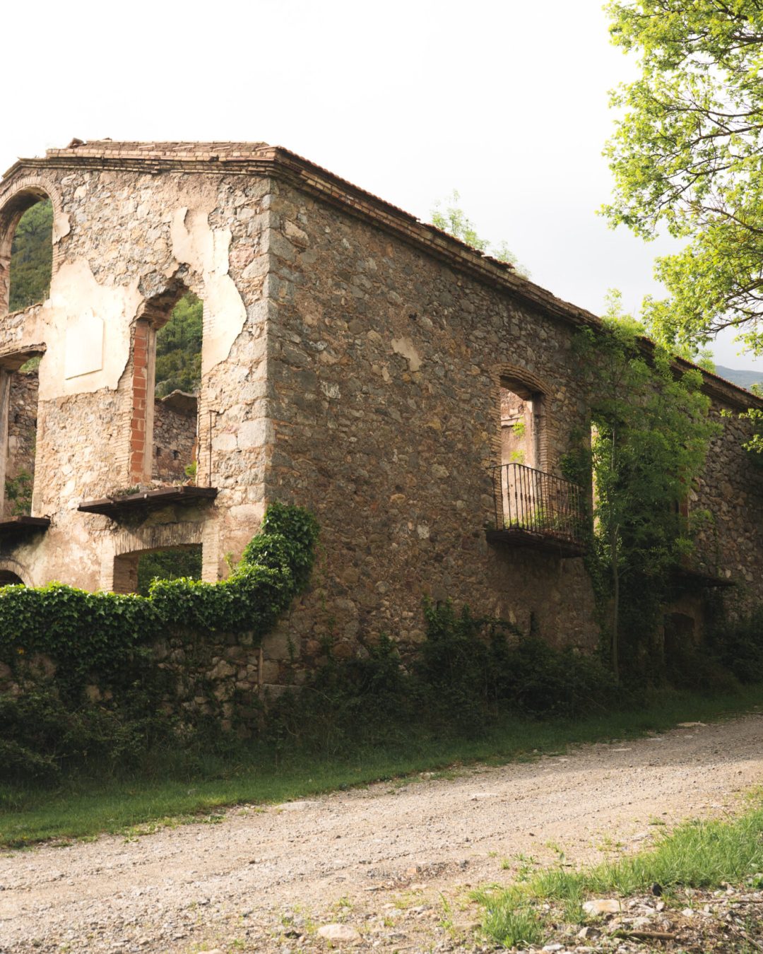 Transformación de Masía Catalana en Vivienda Autosuficiente por Bemars